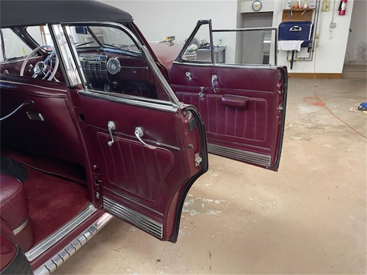 Cadillac-Series-62-1941-valcour-maroon-red-8