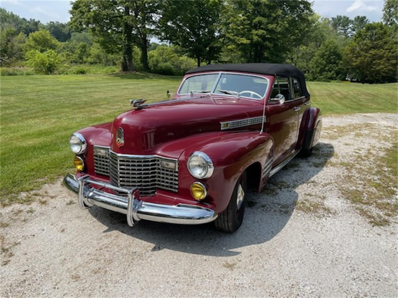 Cadillac-Series-62-1941-valcour-maroon-red