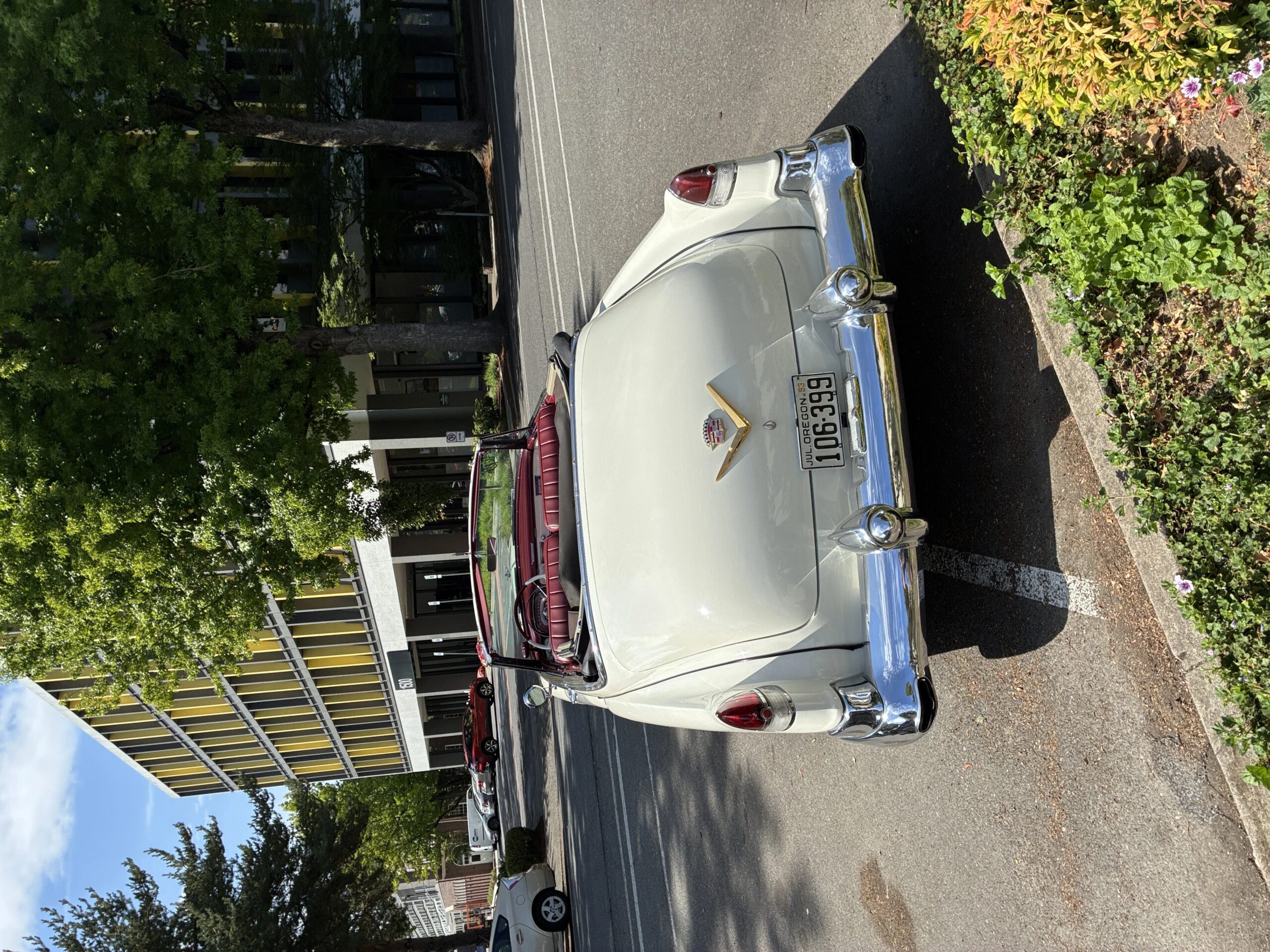Cadillac-Series-62-1953-White-Burgundy-11
