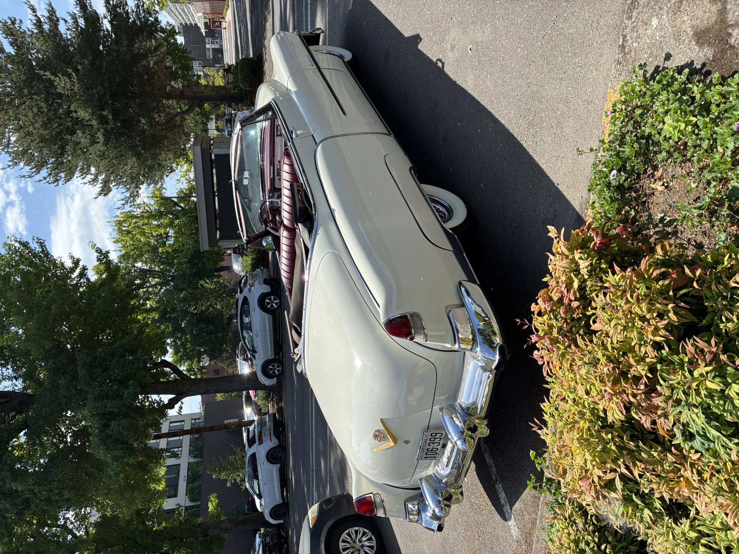 Cadillac-Series-62-1953-White-Burgundy-12