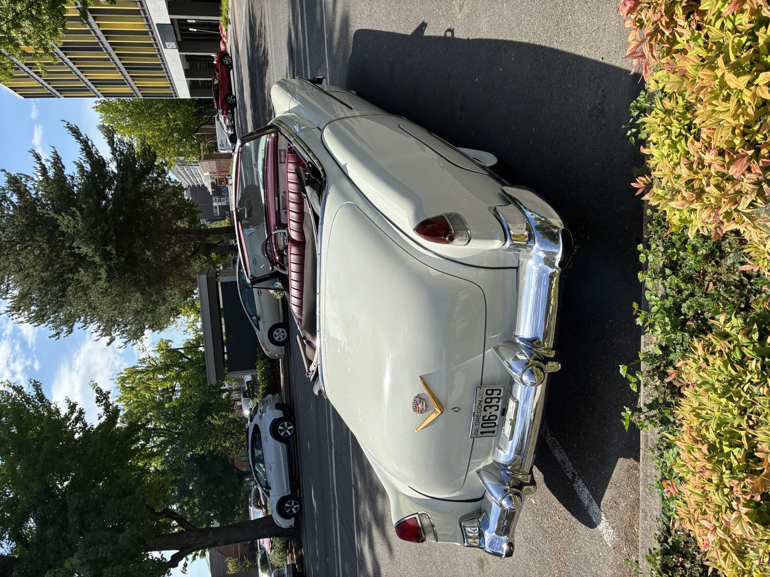 Cadillac-Series-62-1953-White-Burgundy-13
