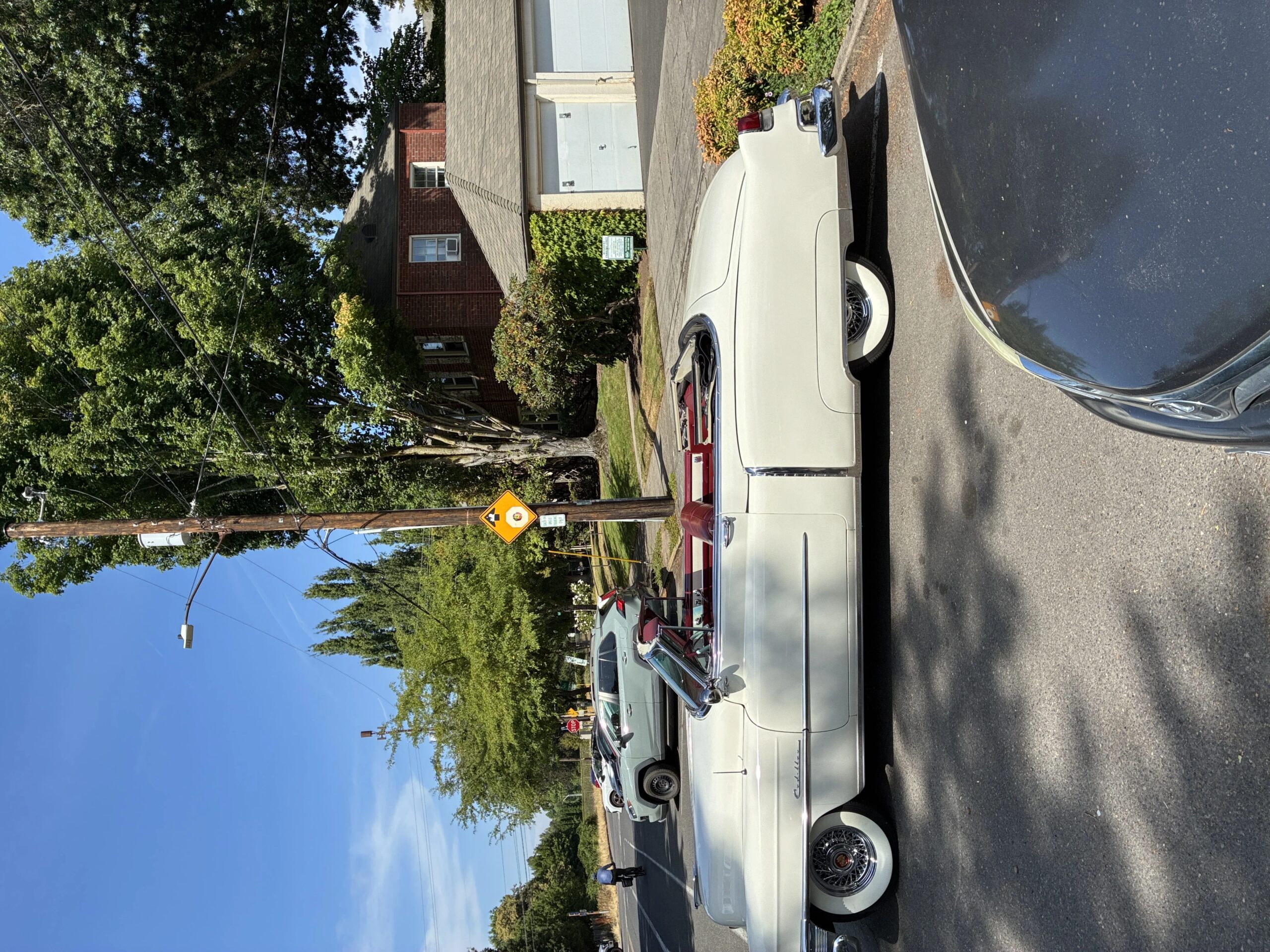 Cadillac-Series-62-1953-White-Burgundy-14