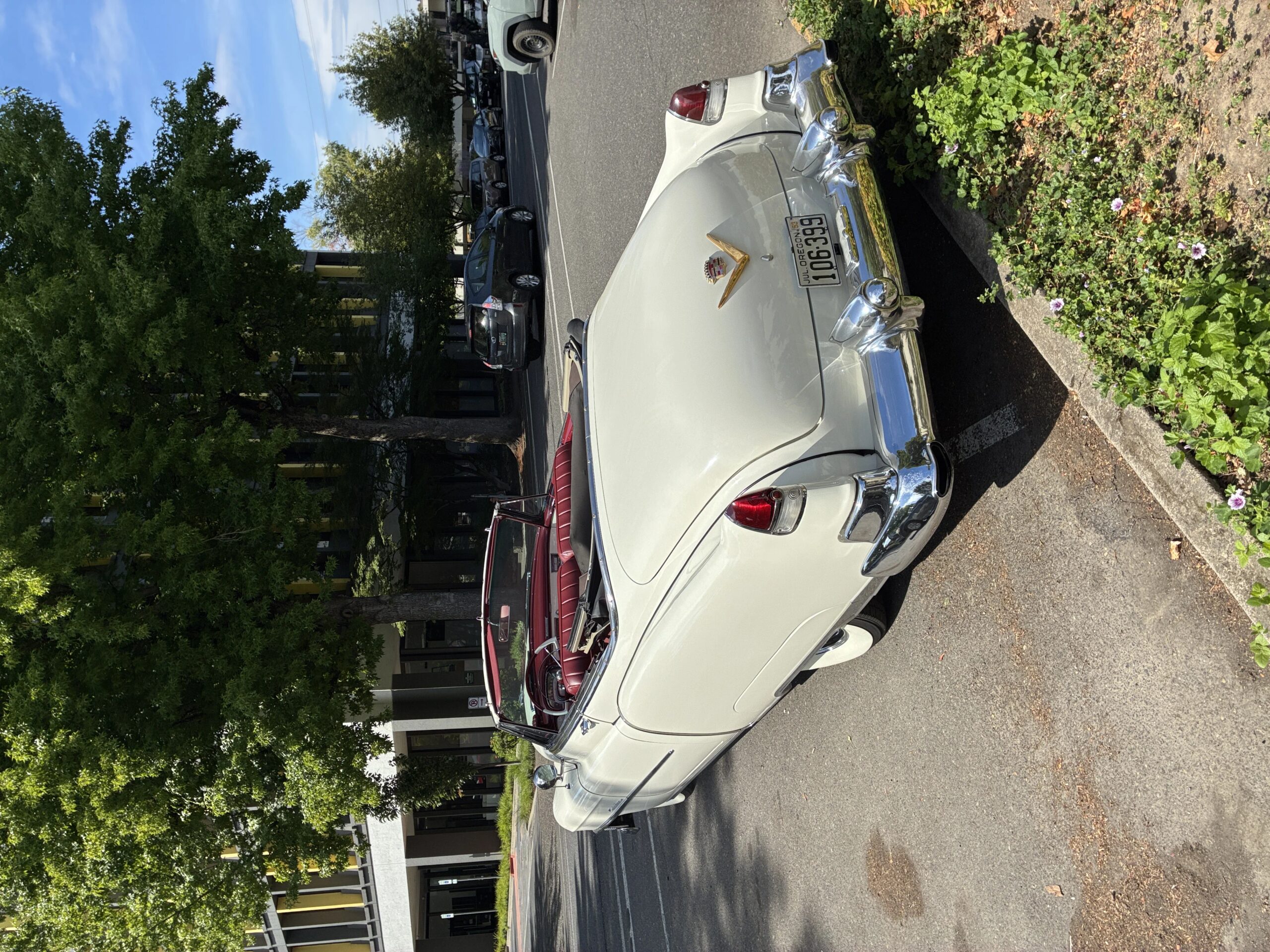 Cadillac-Series-62-1953-White-Burgundy-16