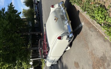 Cadillac-Series-62-1953-White-Burgundy-17