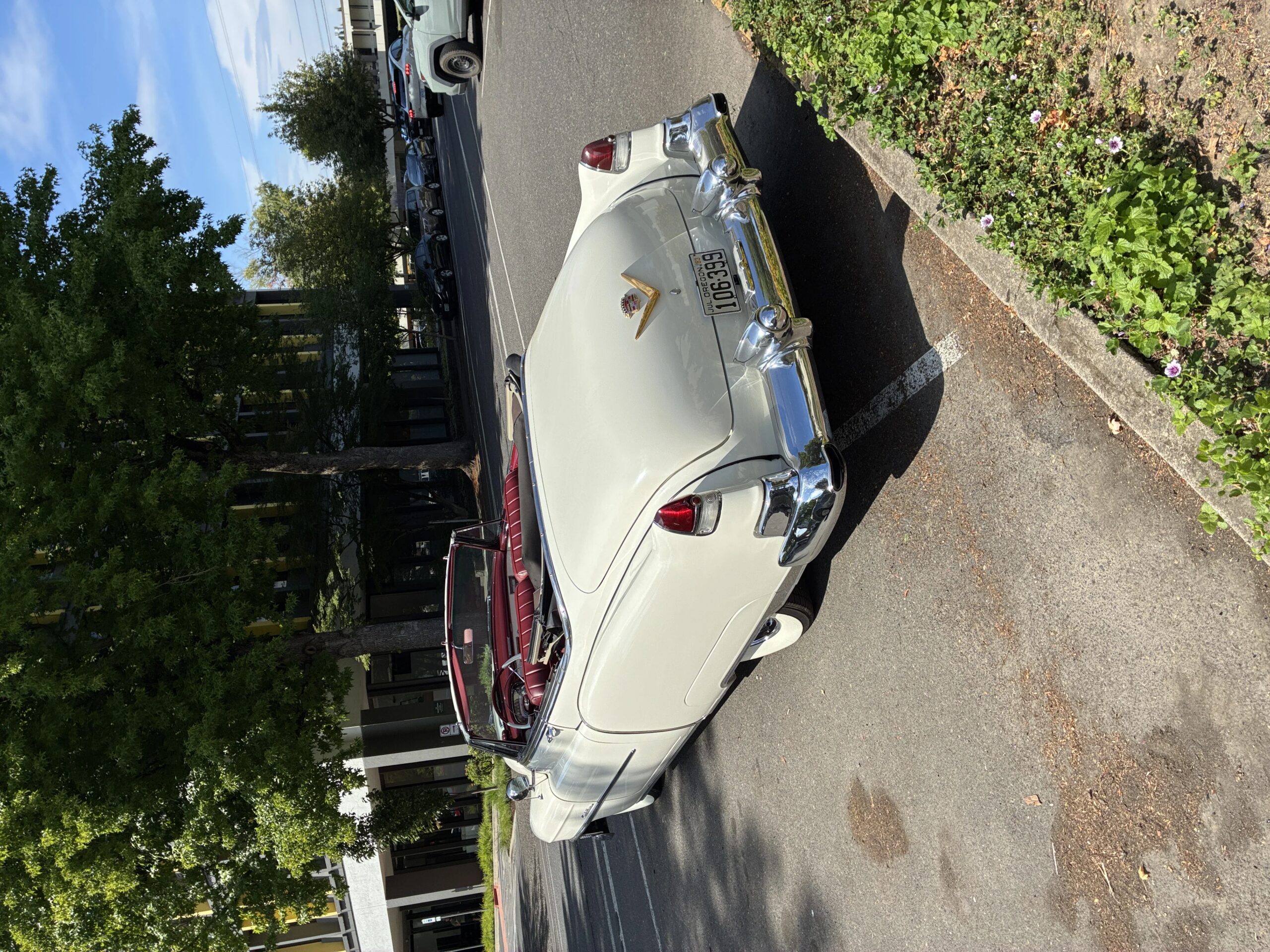 Cadillac-Series-62-1953-White-Burgundy-17