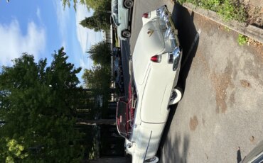 Cadillac-Series-62-1953-White-Burgundy-18