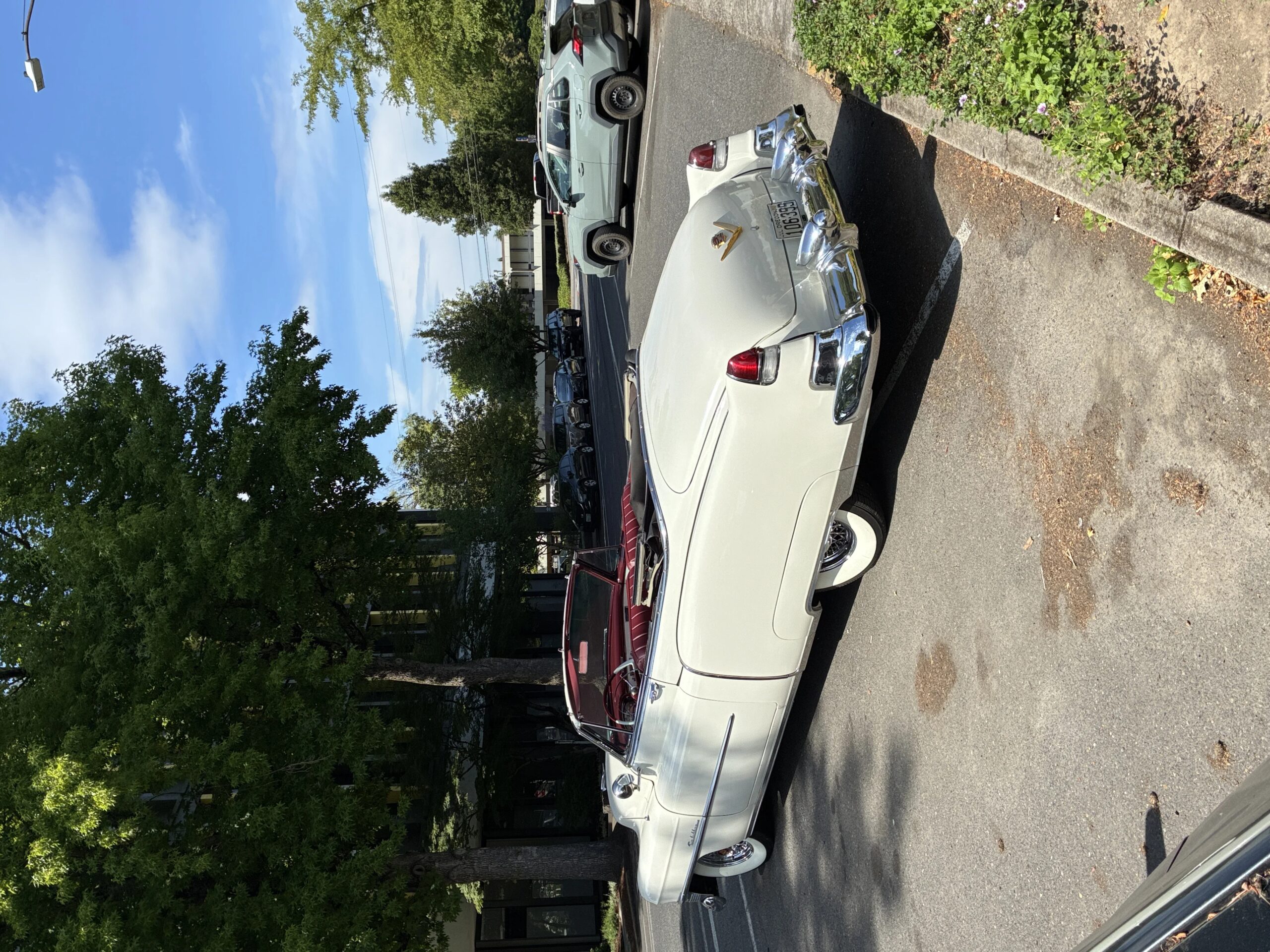Cadillac-Series-62-1953-White-Burgundy-18