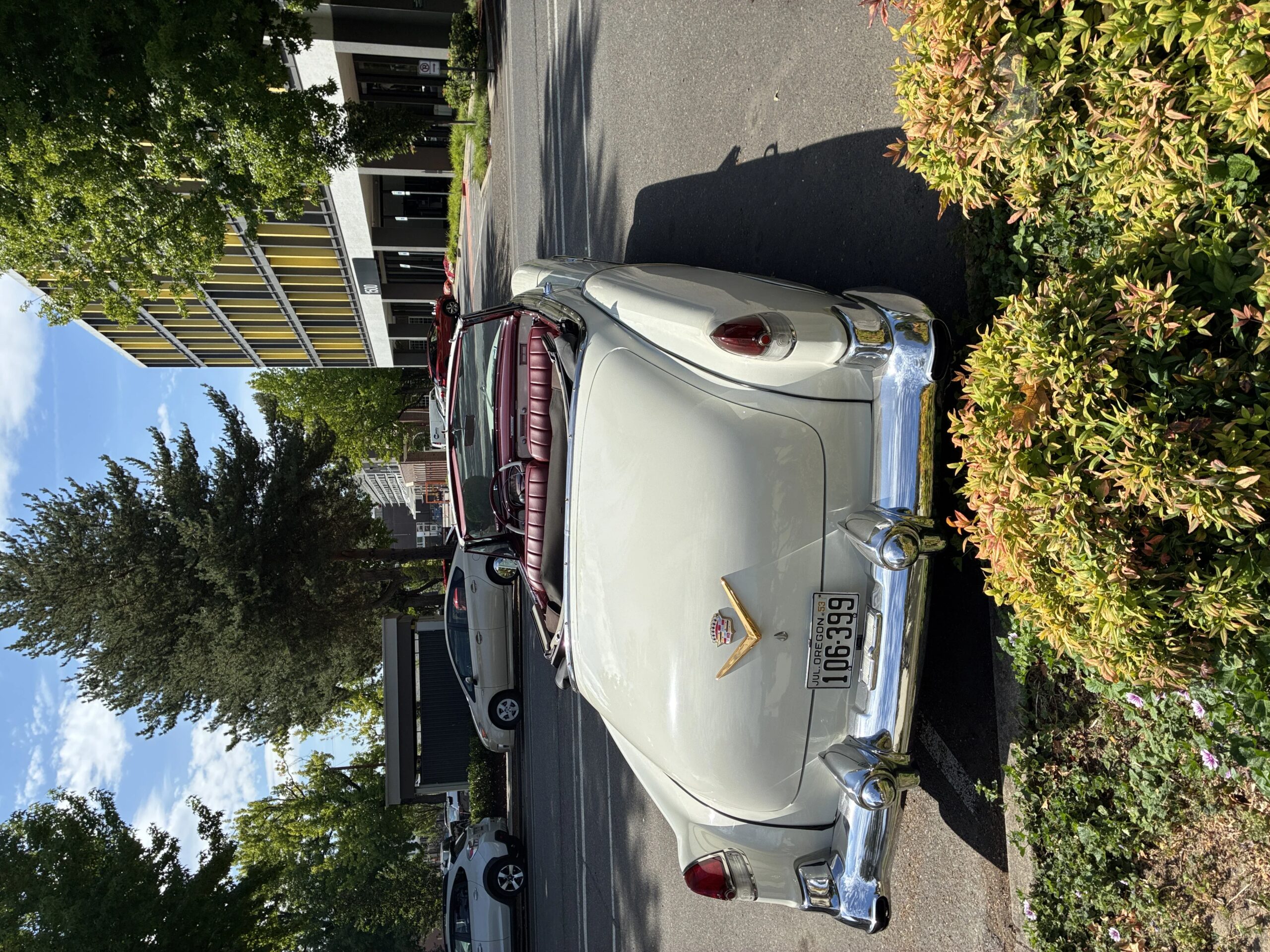 Cadillac-Series-62-1953-White-Burgundy-19