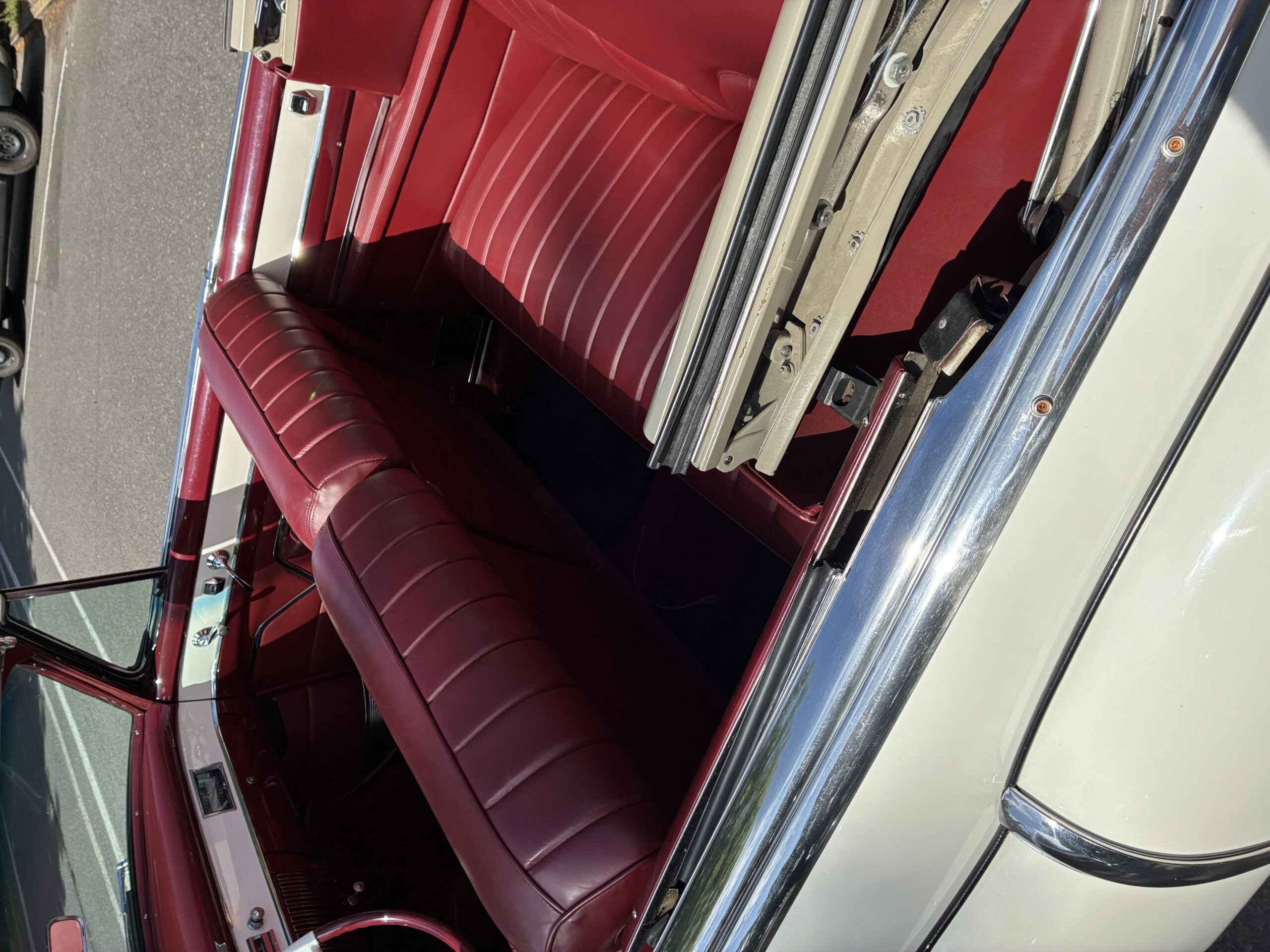 Cadillac-Series-62-1953-White-Burgundy-24