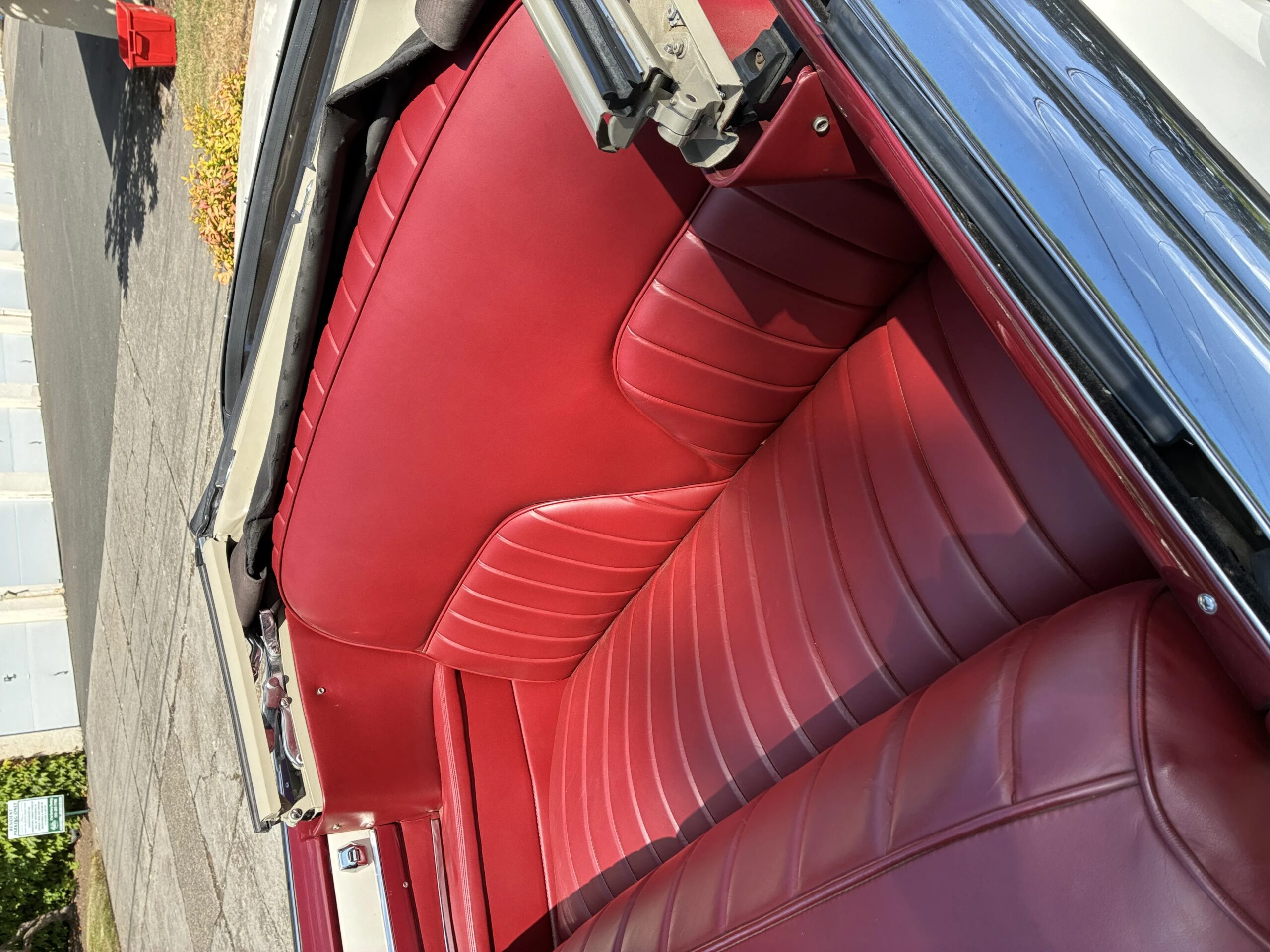 Cadillac-Series-62-1953-White-Burgundy-25