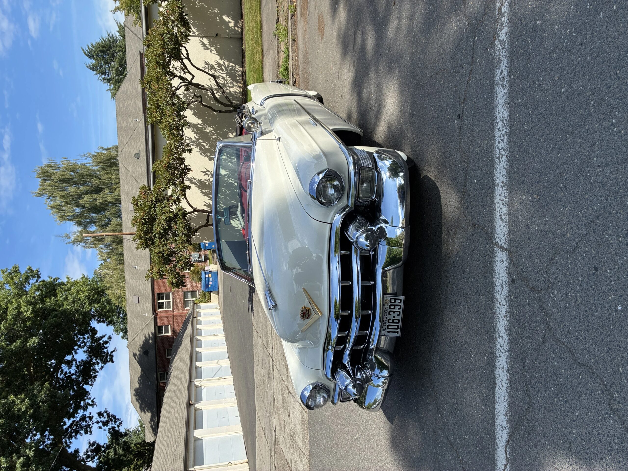 Cadillac-Series-62-1953-White-Burgundy-26