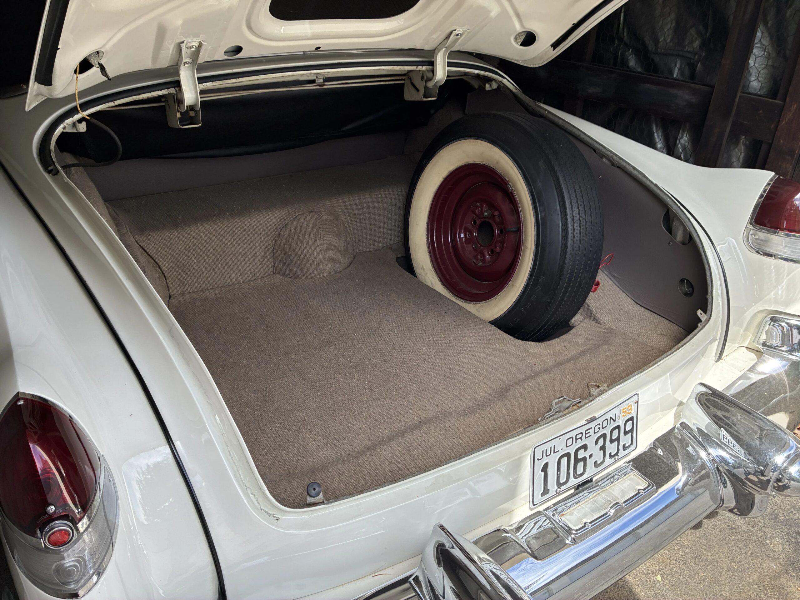 Cadillac-Series-62-1953-White-Burgundy-28