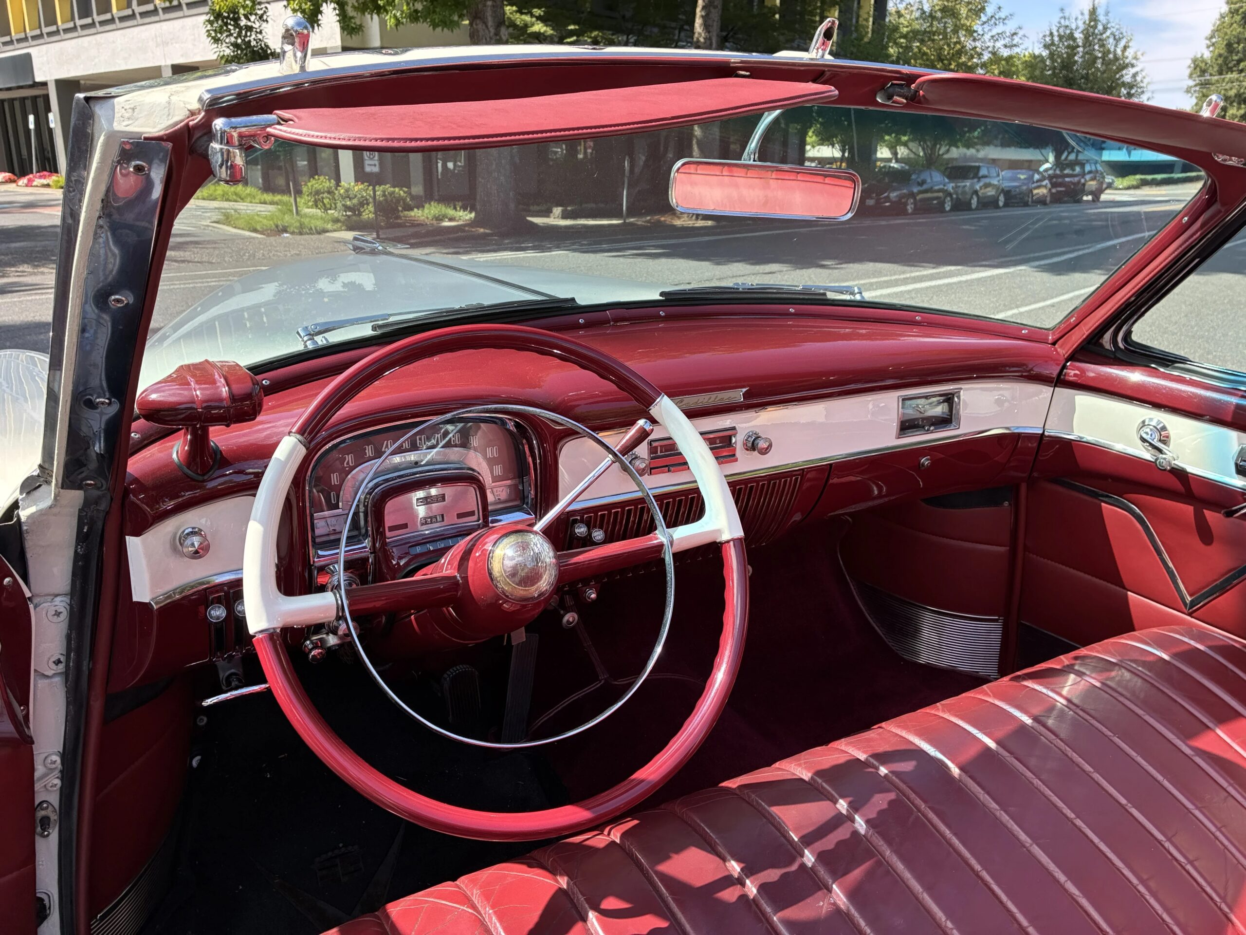 Cadillac-Series-62-1953-White-Burgundy-29