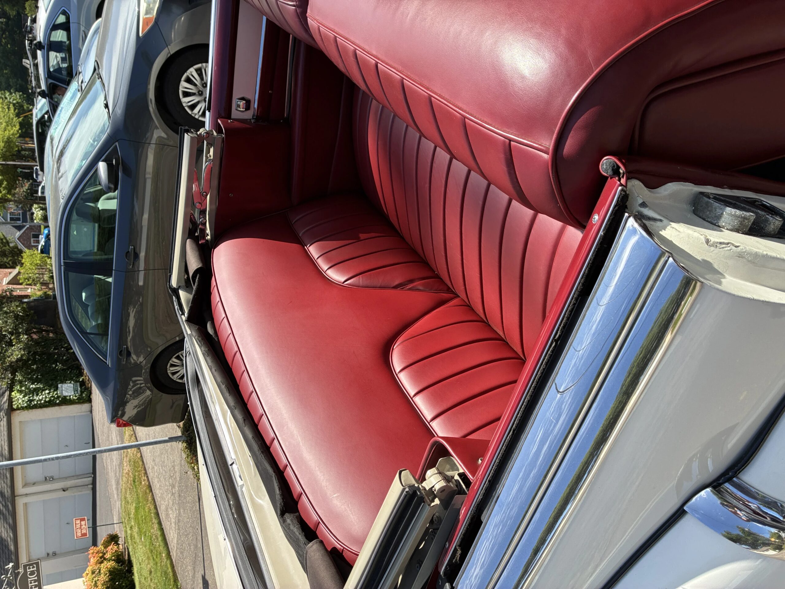 Cadillac-Series-62-1953-White-Burgundy-31