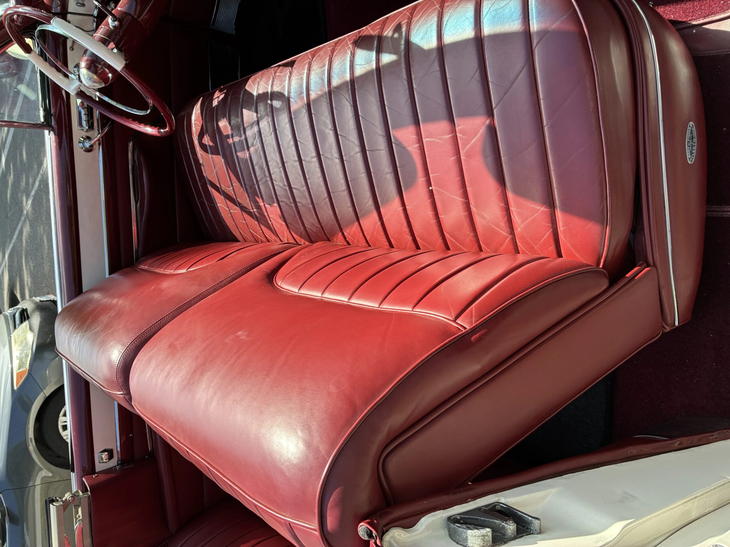 Cadillac-Series-62-1953-White-Burgundy-32