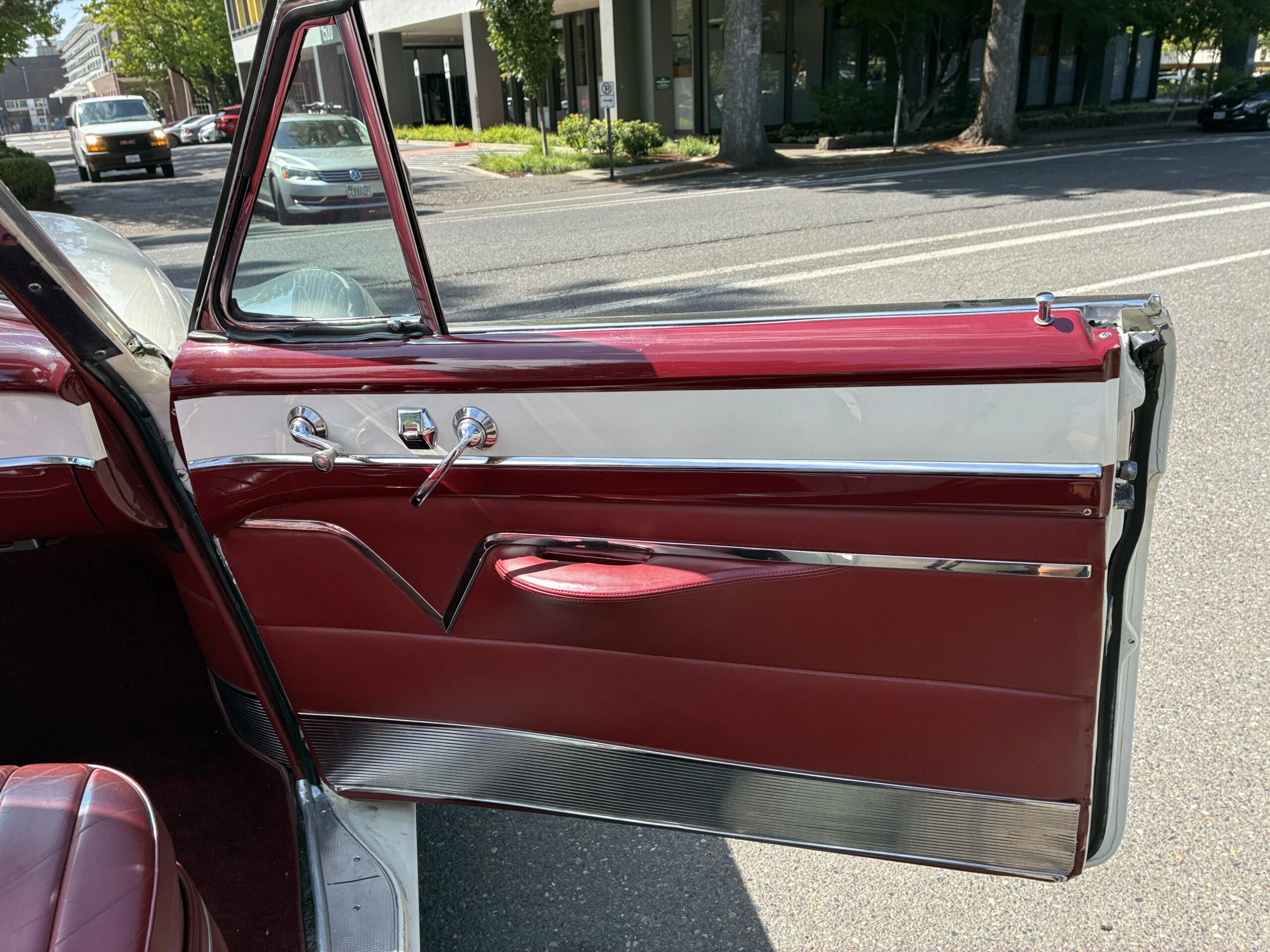 Cadillac-Series-62-1953-White-Burgundy-35