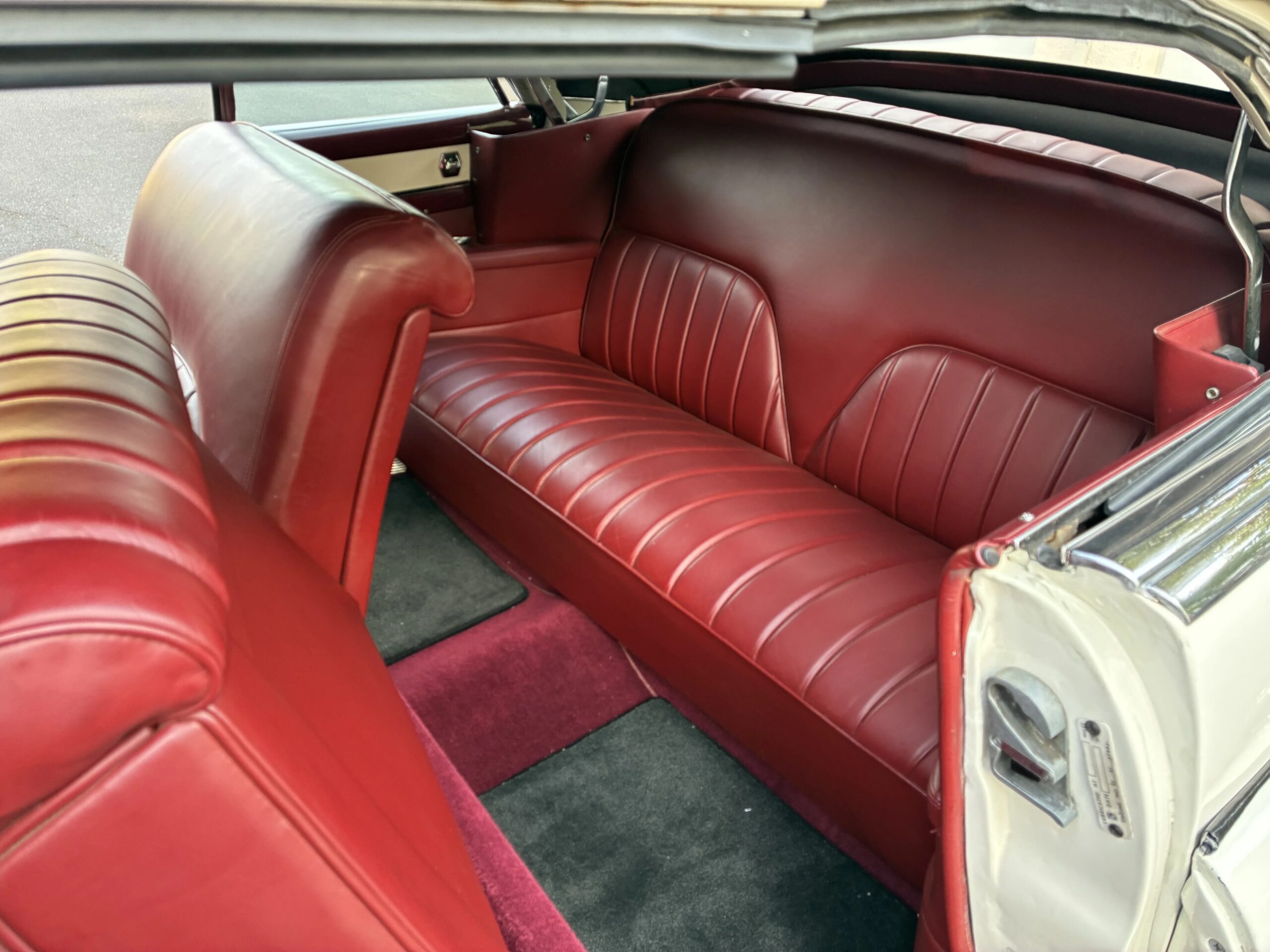Cadillac-Series-62-1953-White-Burgundy-36