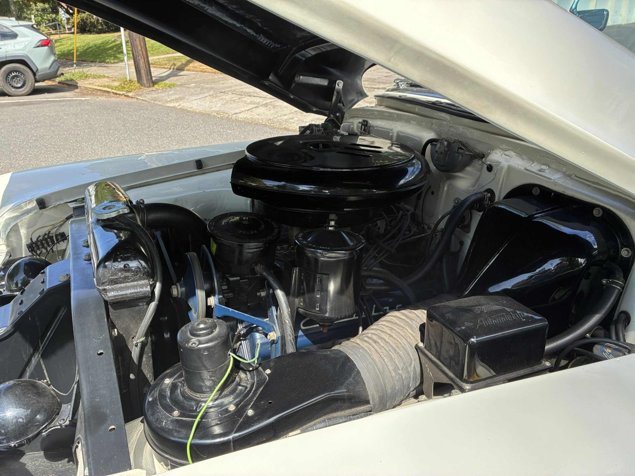 Cadillac-Series-62-1953-White-Burgundy-39