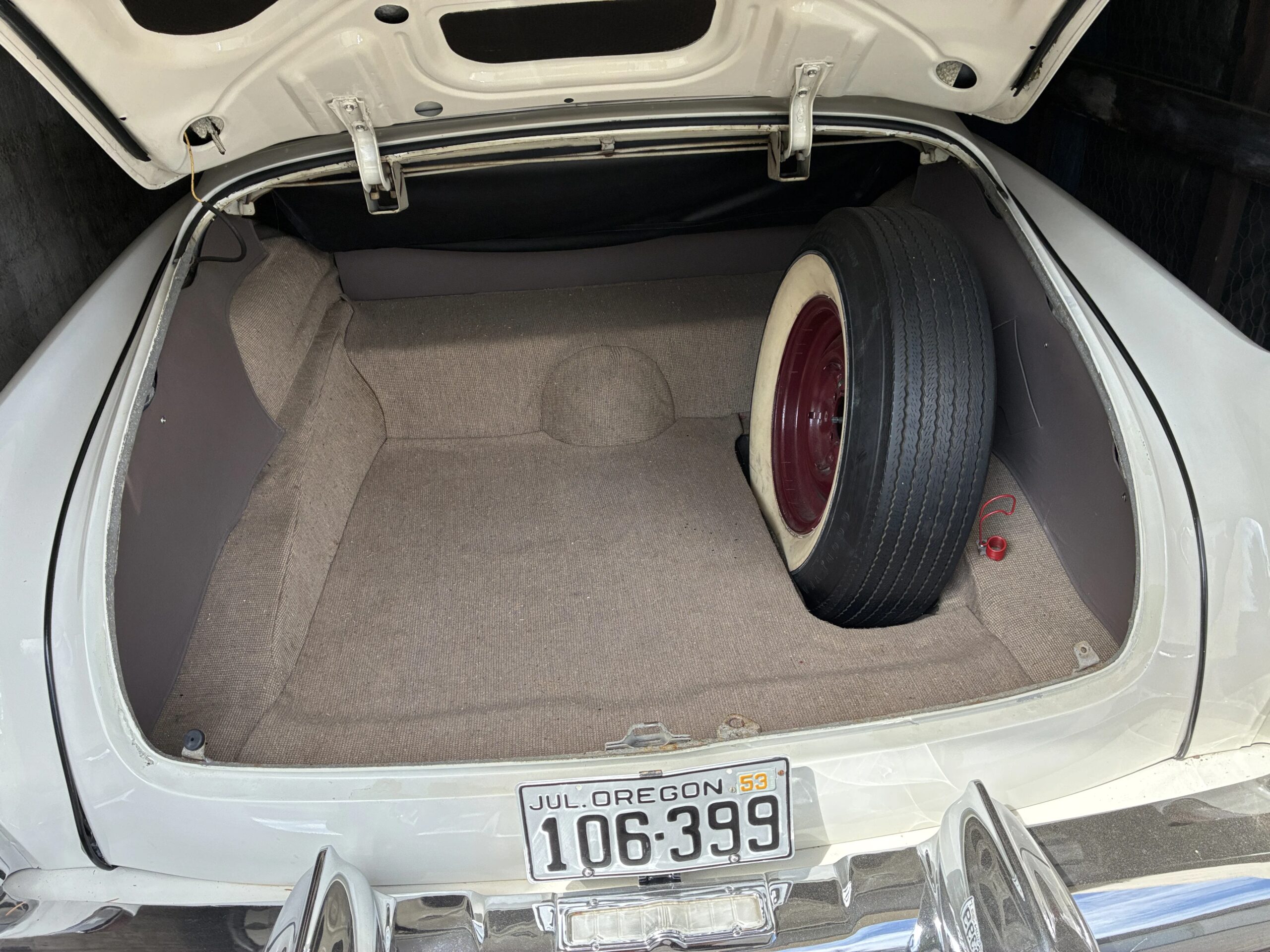 Cadillac-Series-62-1953-White-Burgundy-40