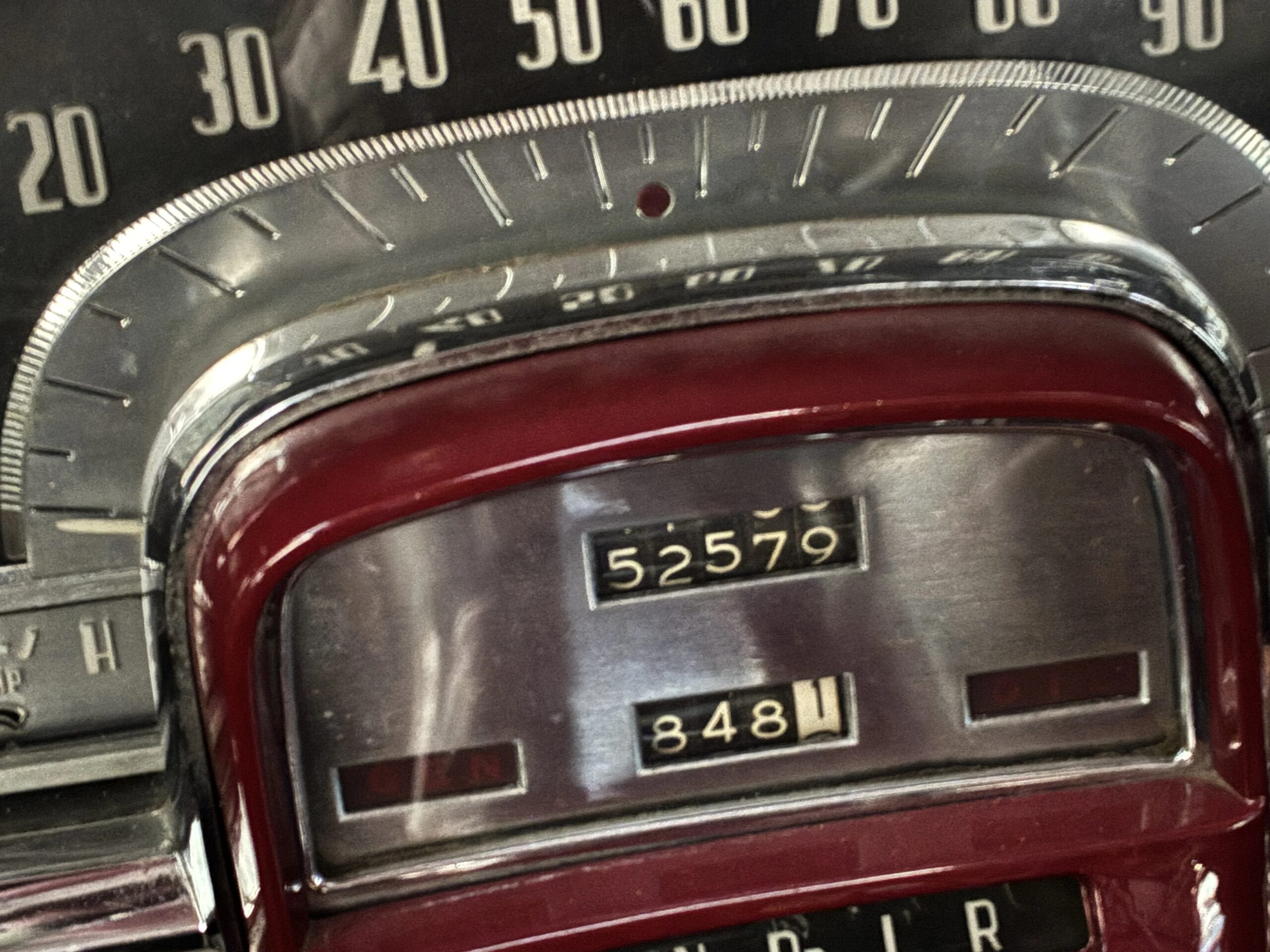 Cadillac-Series-62-1953-White-Burgundy-42