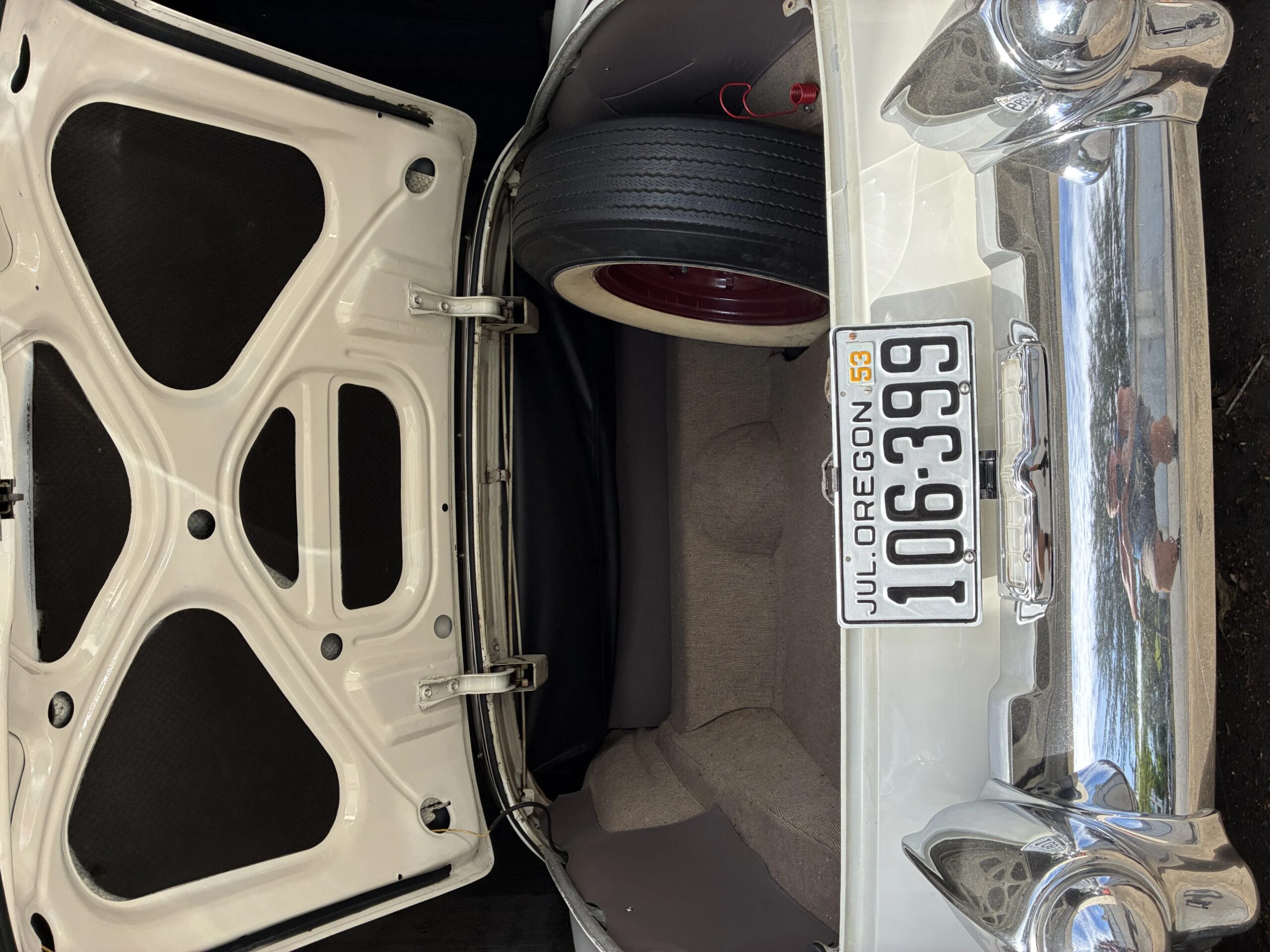 Cadillac-Series-62-1953-White-Burgundy-44