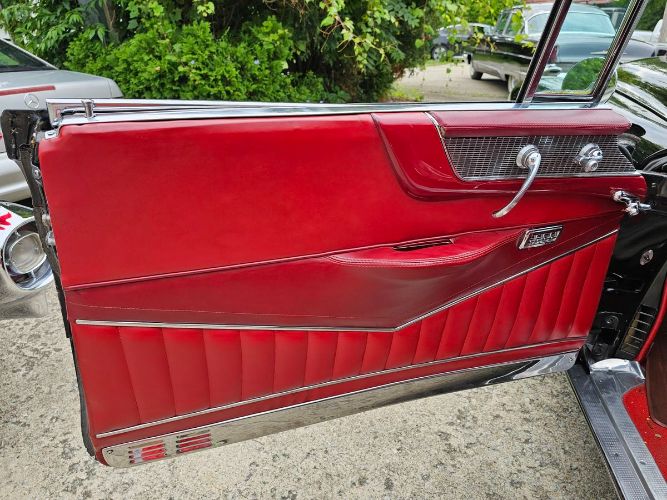 Cadillac-Series-62-1956-Black-White-Top-Red-Leather-11