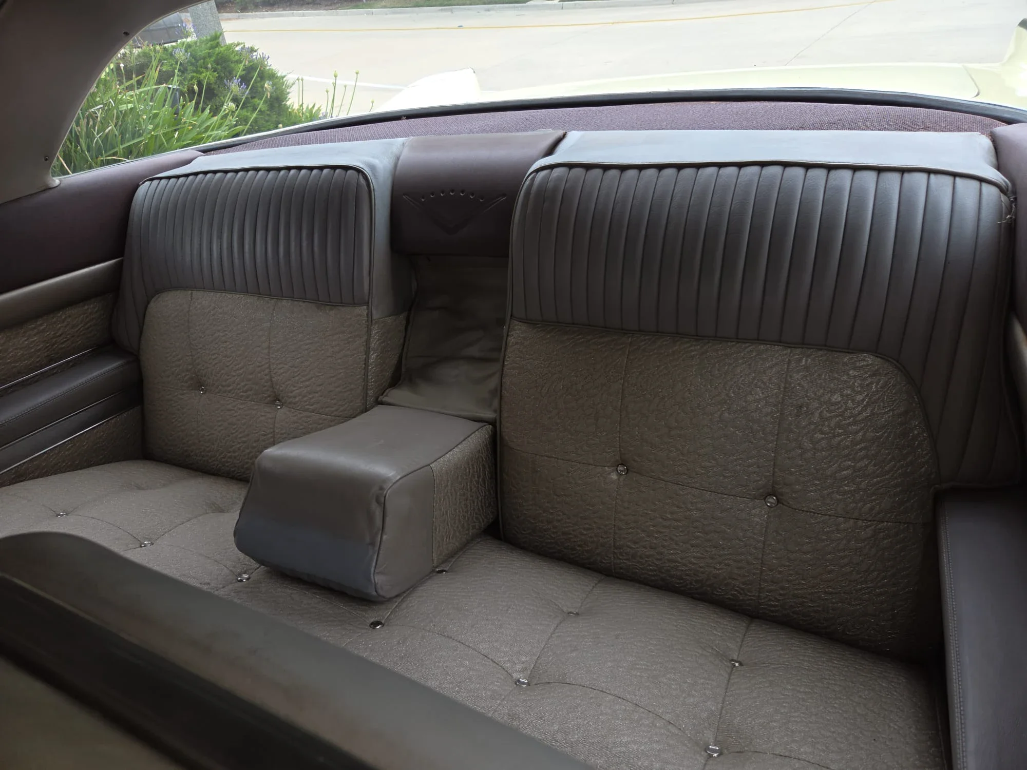 Cadillac-Series-62-1957-Off-White-Brown-14