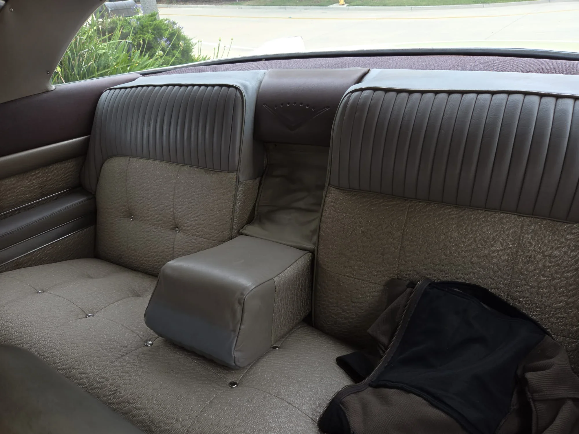Cadillac-Series-62-1957-Off-White-Brown-15