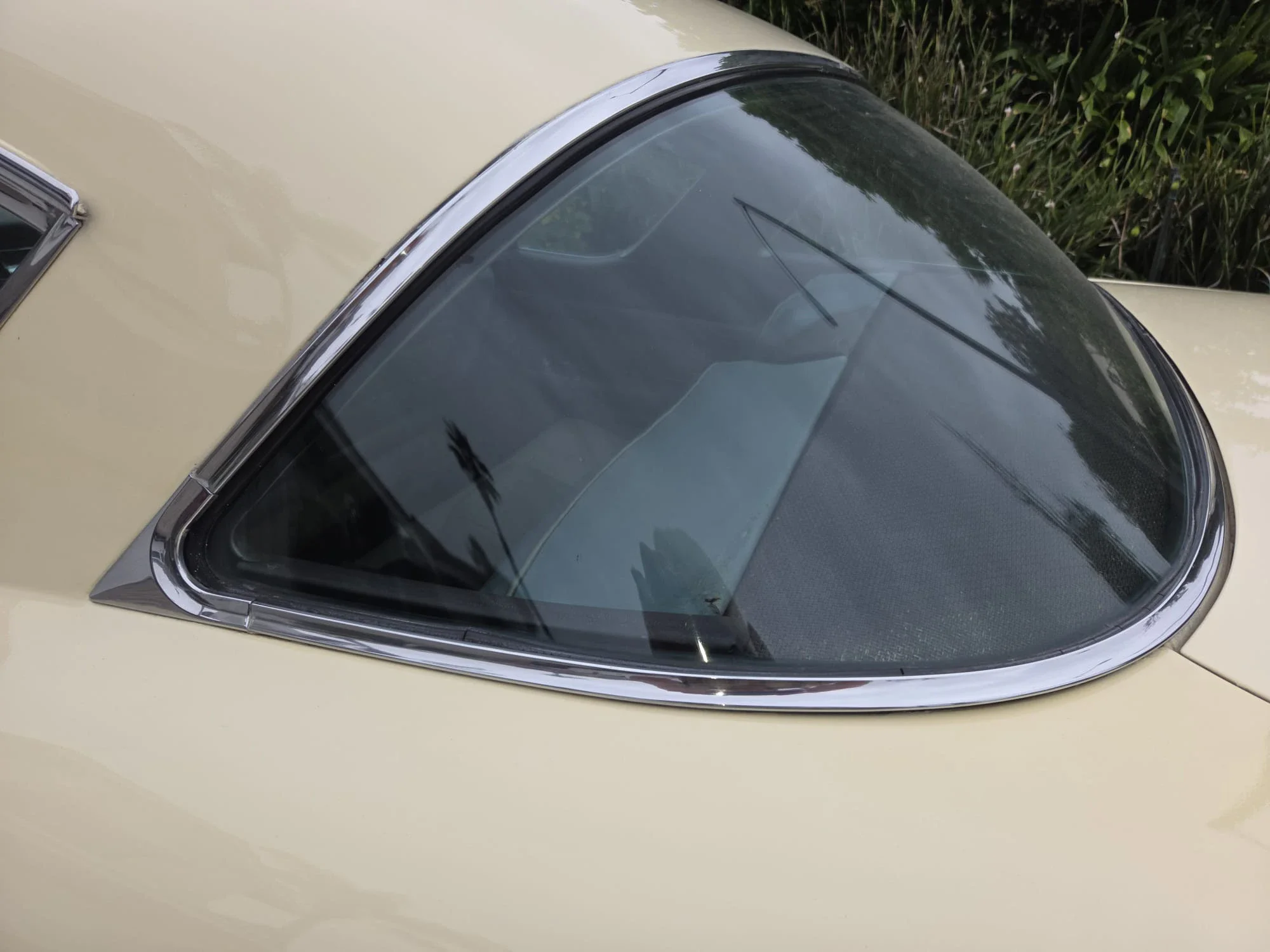 Cadillac-Series-62-1957-Off-White-Brown-2