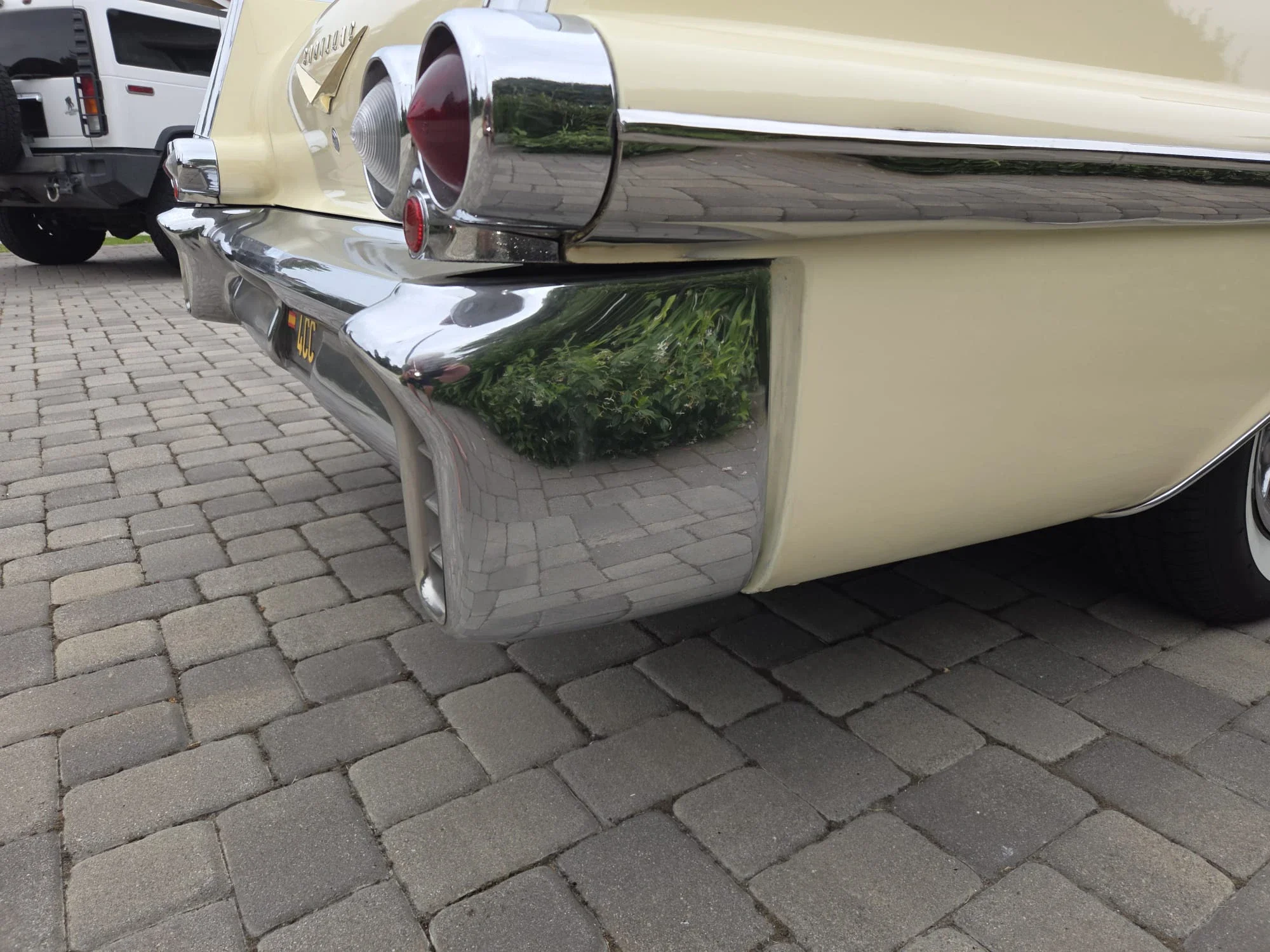 Cadillac-Series-62-1957-Off-White-Brown-23