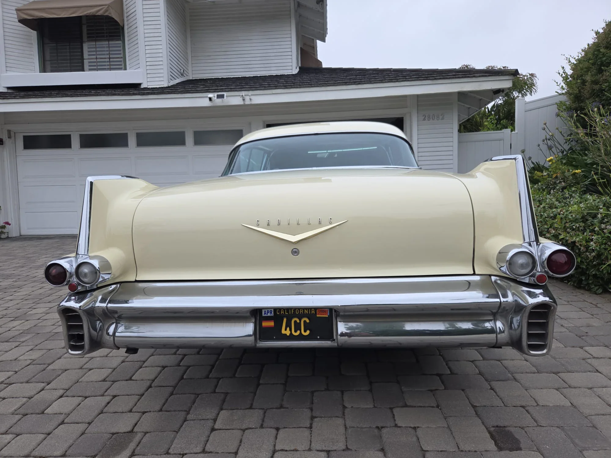 Cadillac-Series-62-1957-Off-White-Brown-4