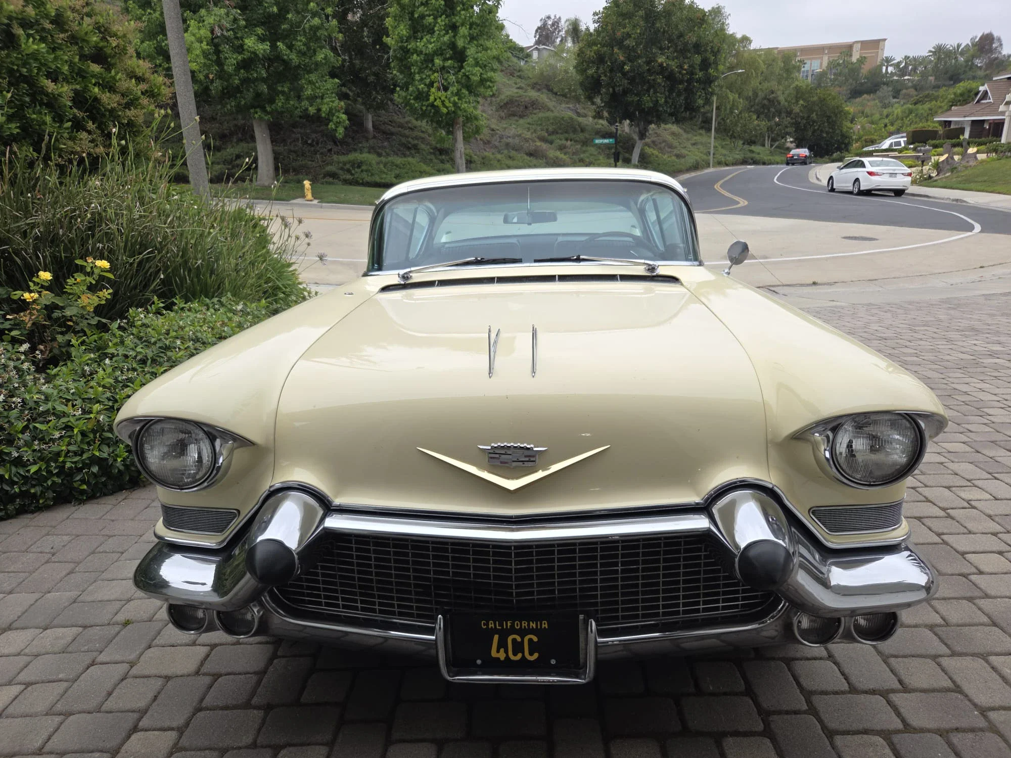 Cadillac-Series-62-1957-Off-White-Brown-6