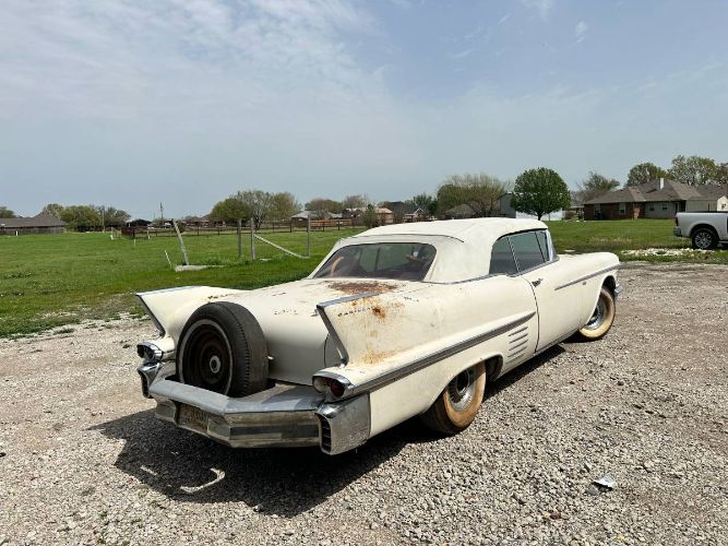 Cadillac-Series-62-1958-19