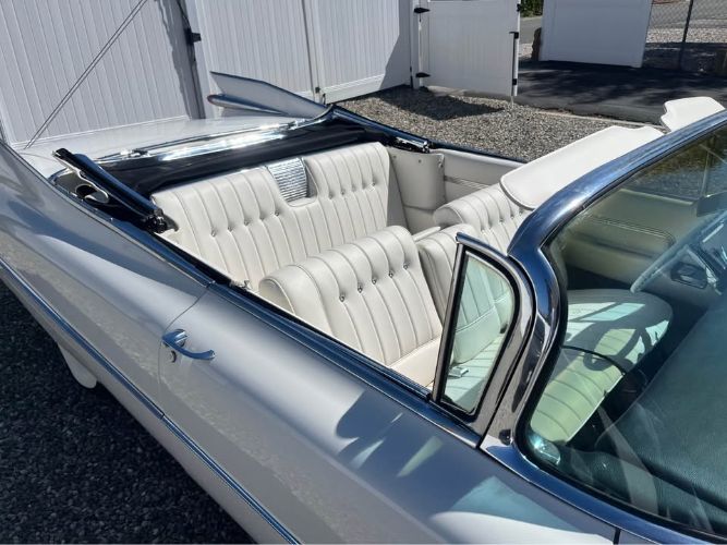 Cadillac-Series-62-1959-Triple-White-White-2
