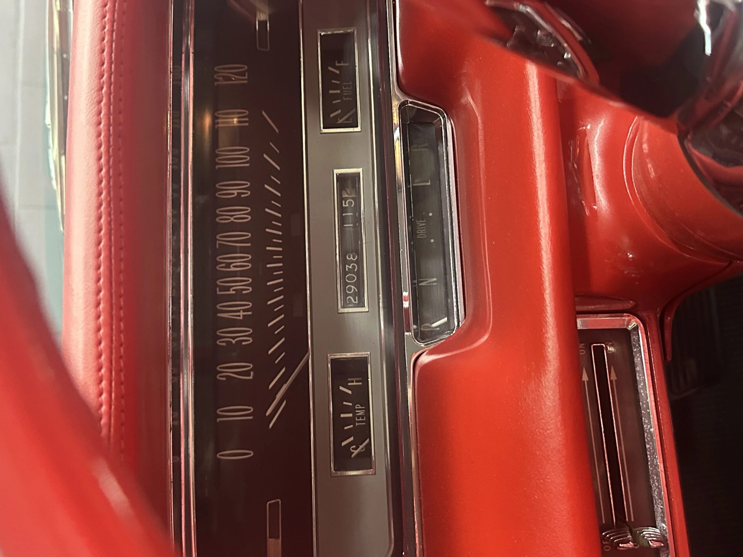 Cadillac-Series-62-1960-Off-White-Red-15