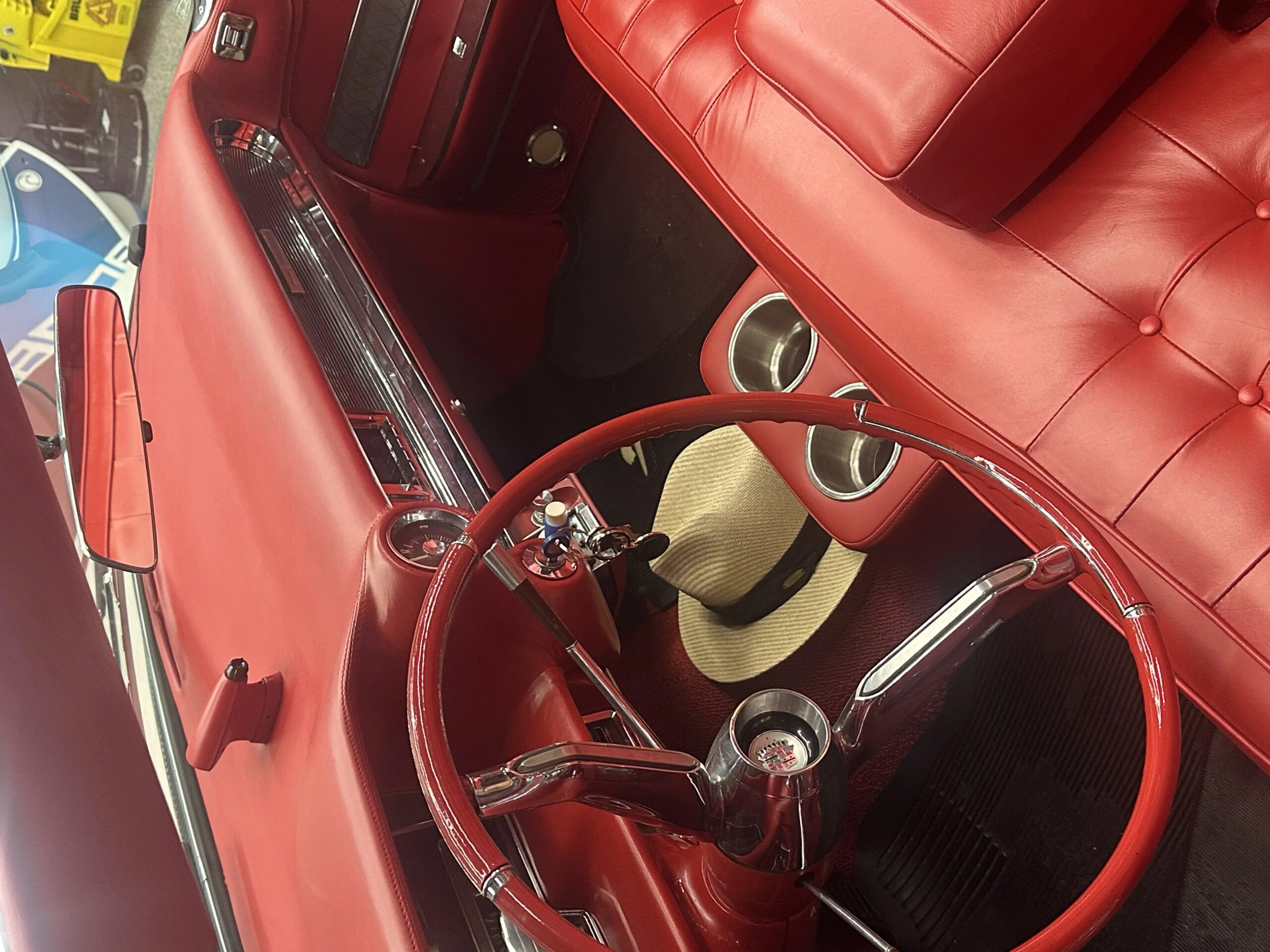 Cadillac-Series-62-1960-Off-White-Red-16
