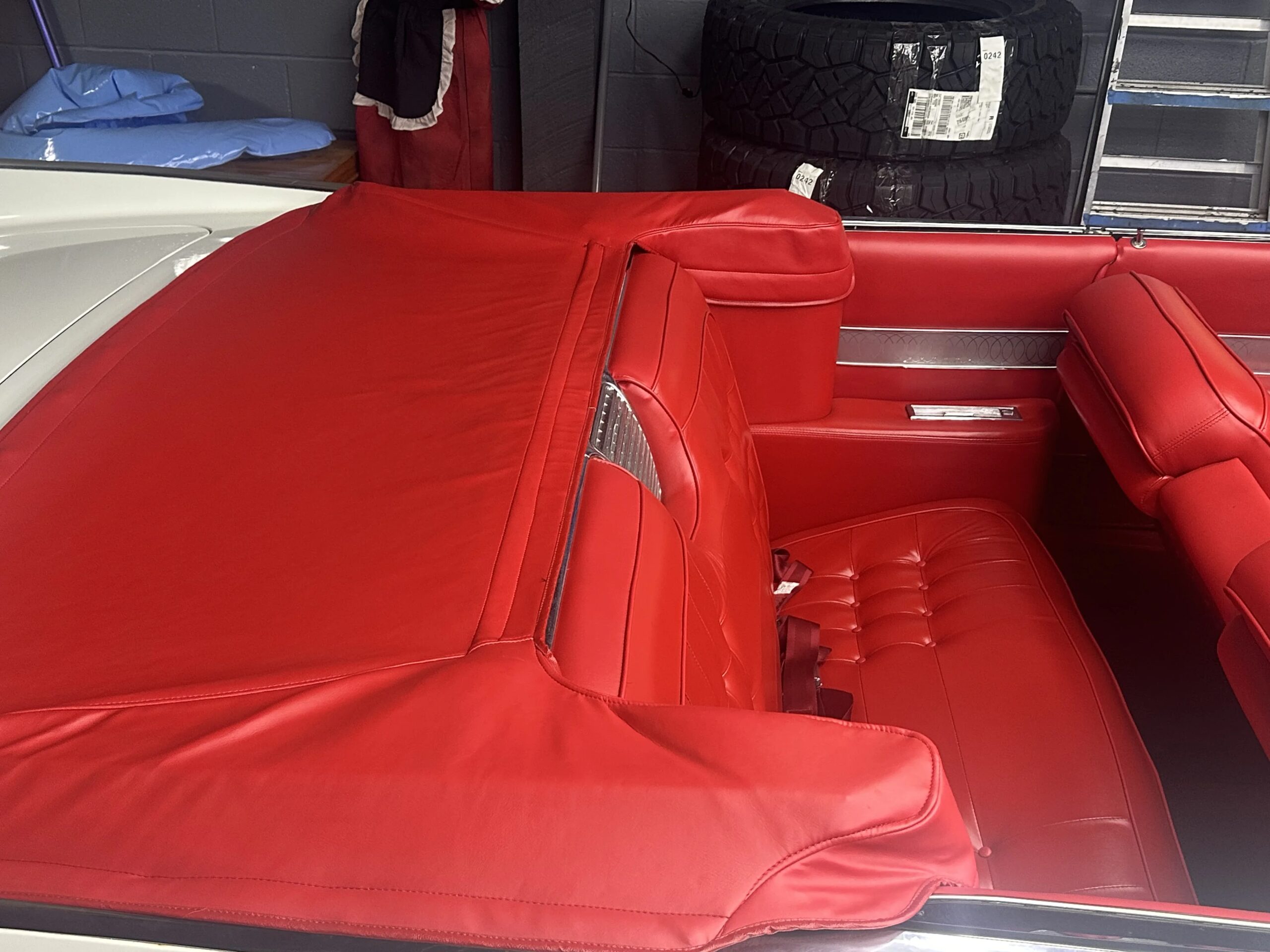 Cadillac-Series-62-1960-Off-White-Red-18