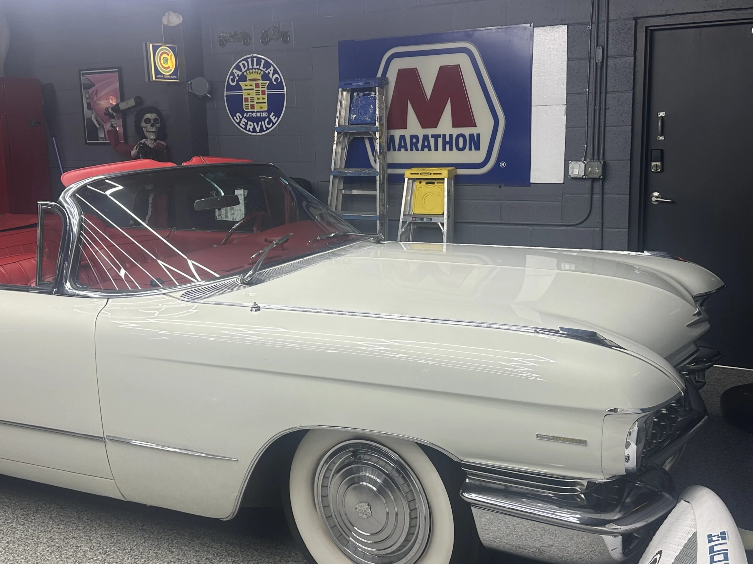 Cadillac-Series-62-1960-Off-White-Red-21