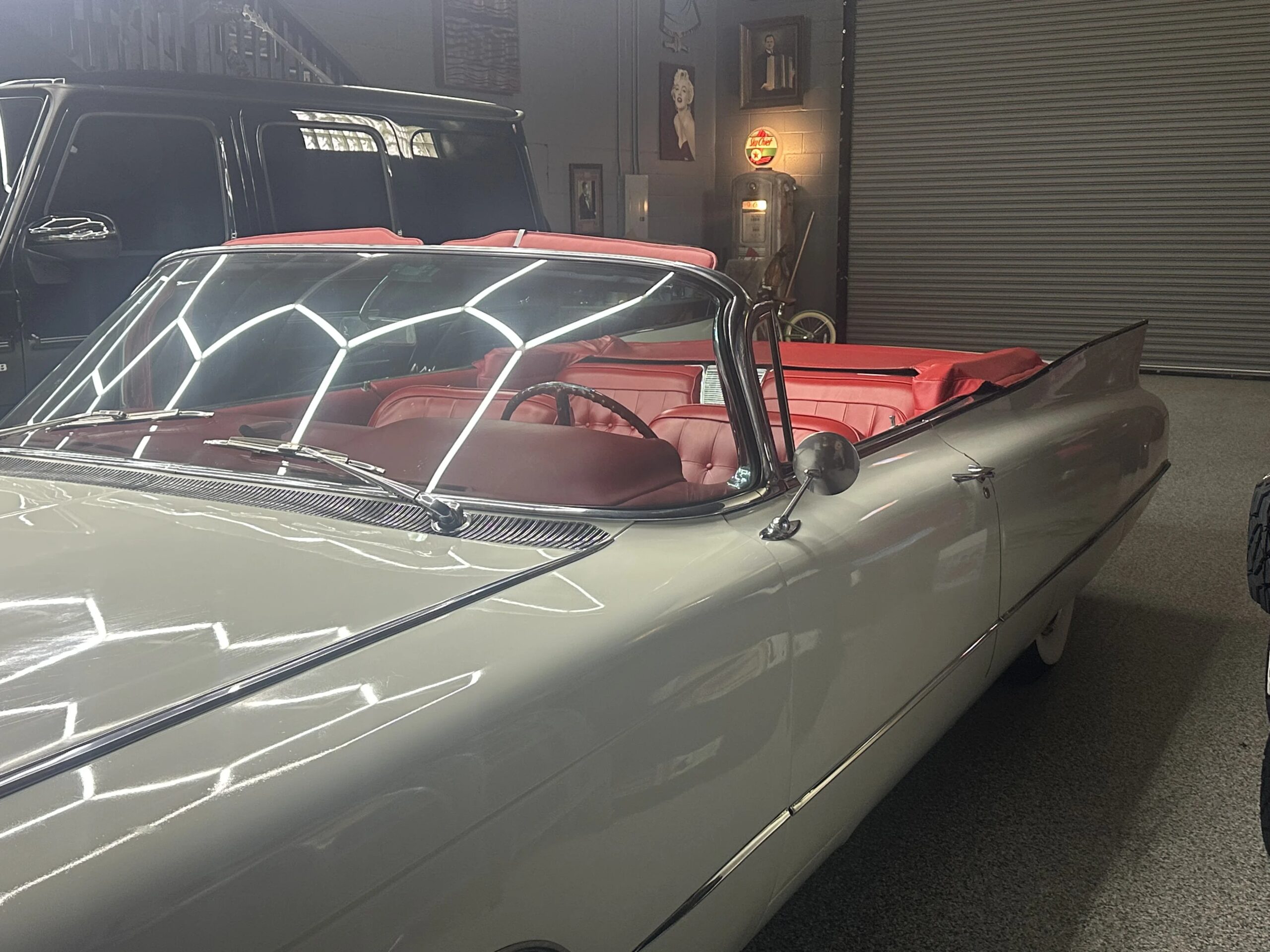 Cadillac-Series-62-1960-Off-White-Red-25