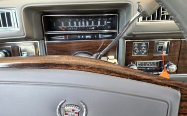 Cadillac-Seville-1978-Sedan-12