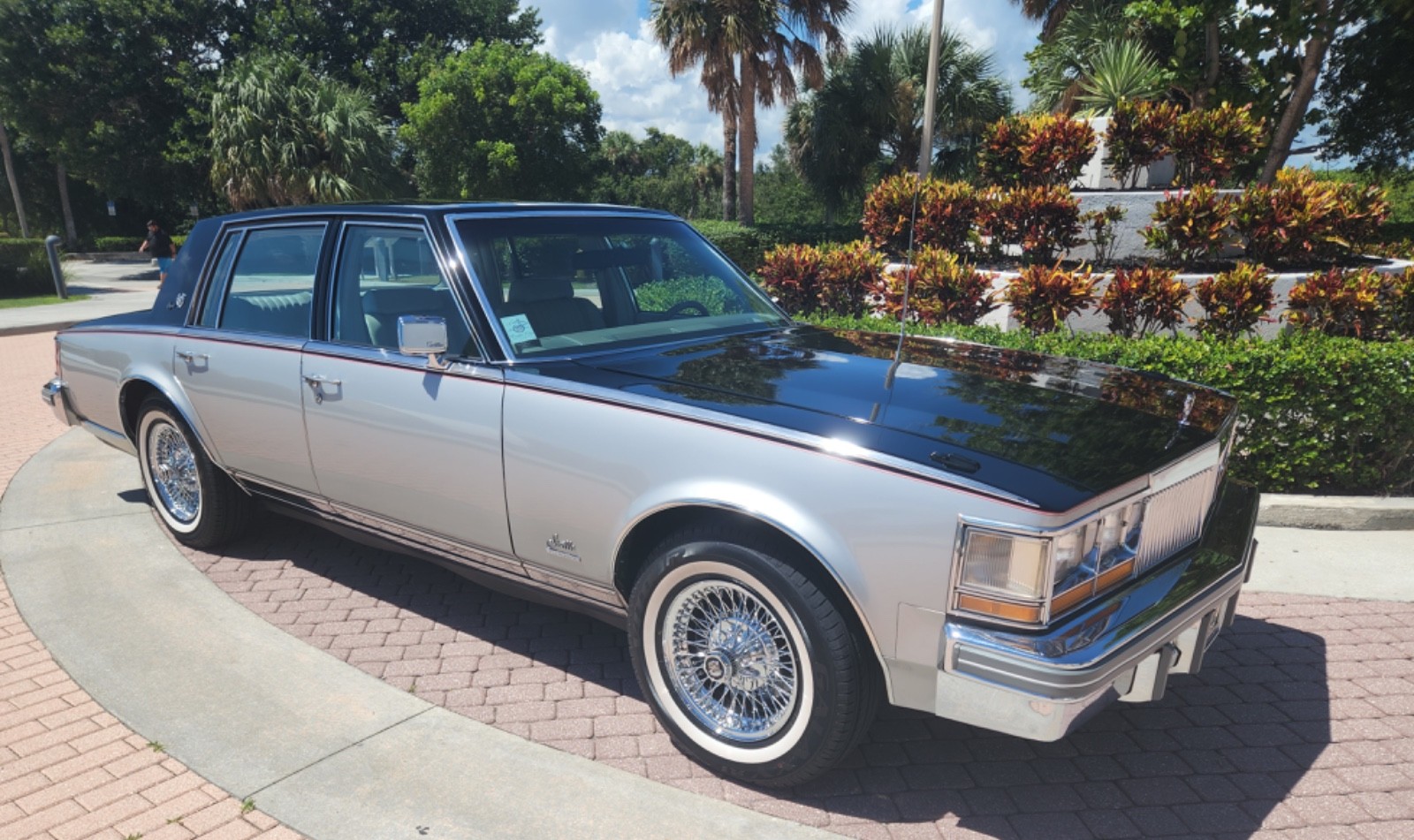 Cadillac-Seville-1978-Sedan-24