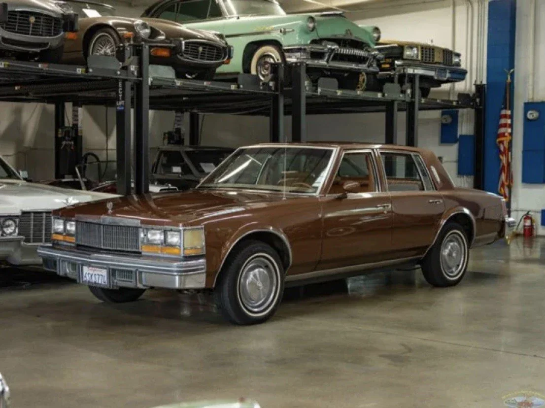 Cadillac-Seville-1979-Brown-Brown-2