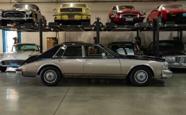 Cadillac-Seville-1985-Sedan-2
