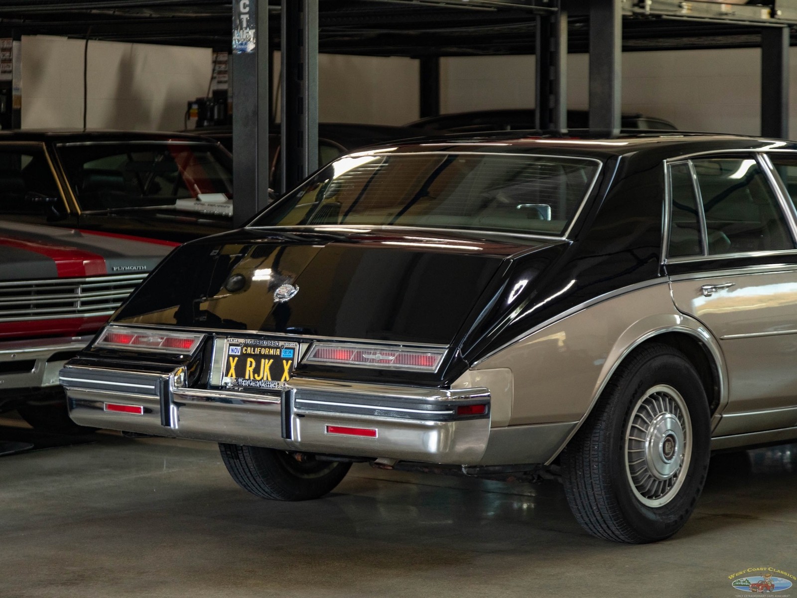 Cadillac-Seville-1985-Sedan-25