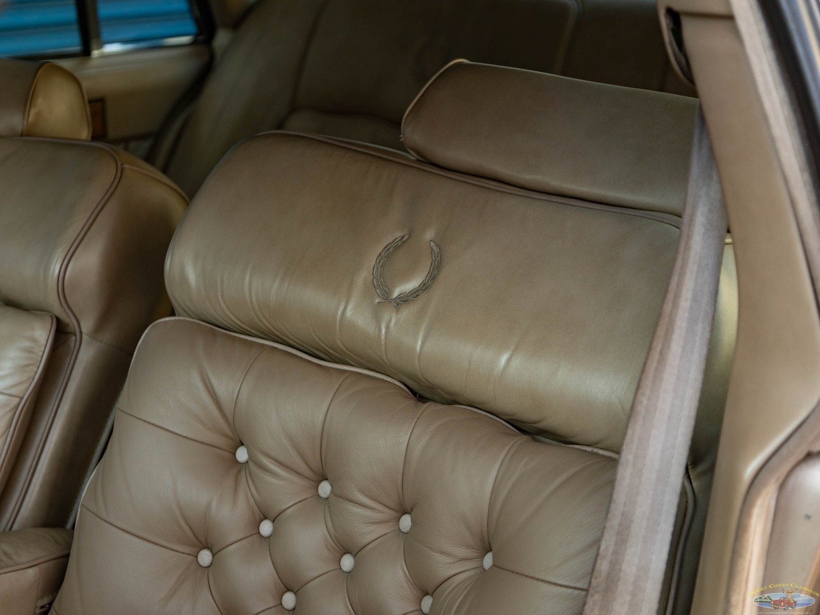 Cadillac-Seville-1985-Sedan-28
