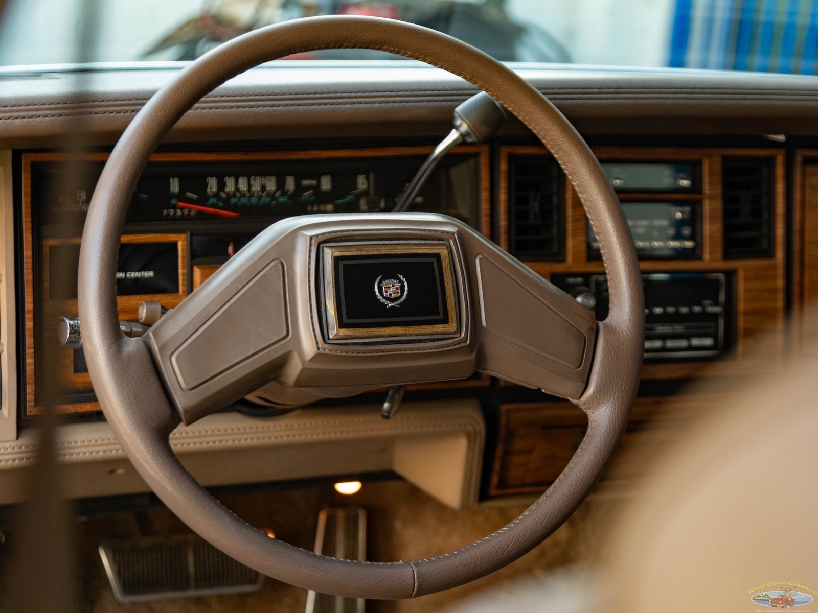 Cadillac-Seville-1985-Sedan-33