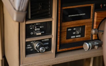 Cadillac-Seville-1985-Sedan-34