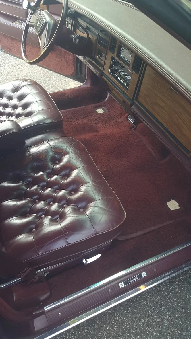 Cadillac-Seville-touring-1984-Burgundy-Burgundy-2