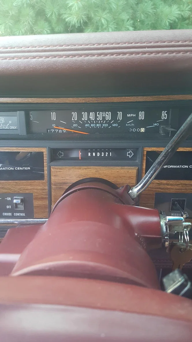 Cadillac-Seville-touring-1984-Burgundy-Burgundy