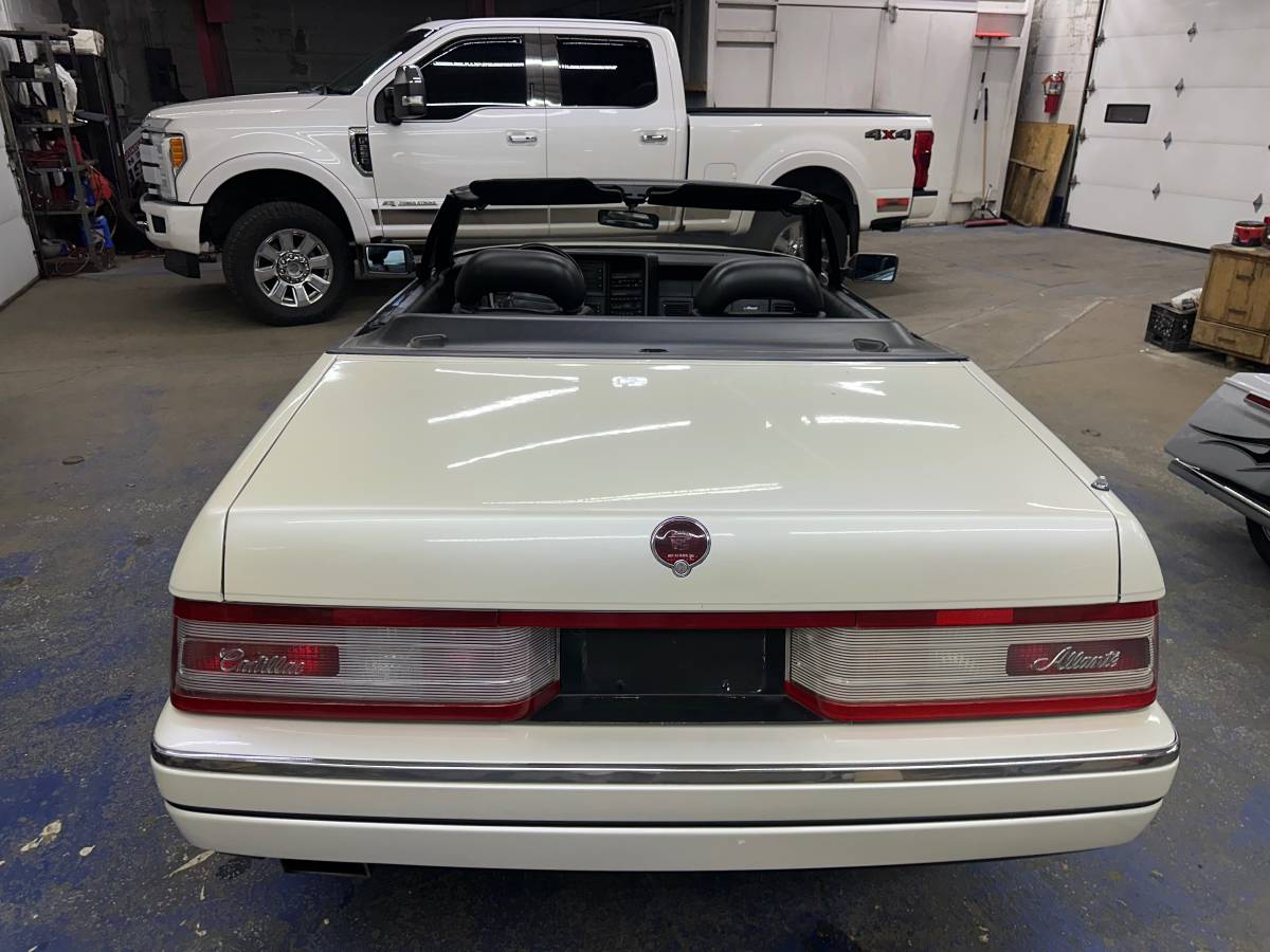 Cadillac-allante-1991-white-14